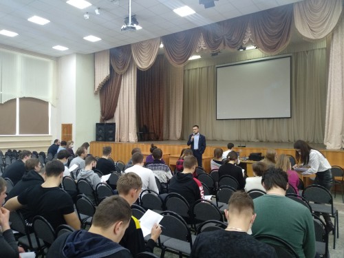 Выпускники знакомятся с ВУЗами