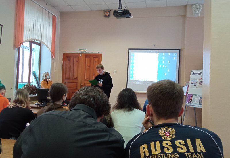 В БИБЛИОТЕКЕ ЗВУЧАЛИ СТИХИ
