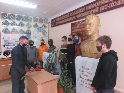 Возложение цветов