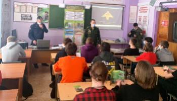 СТУДЕНТЫ УЗНАЛИ О ВОЕННОЙ СЛУЖБЕ ПО КОНТРАКТУ